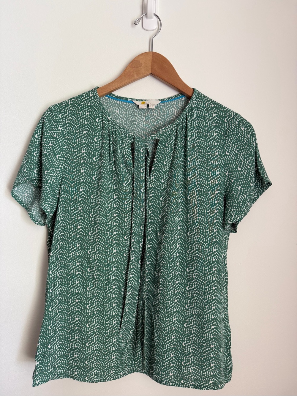 Boden Green and Cream Printed Tie-Neck Blouse - size 6